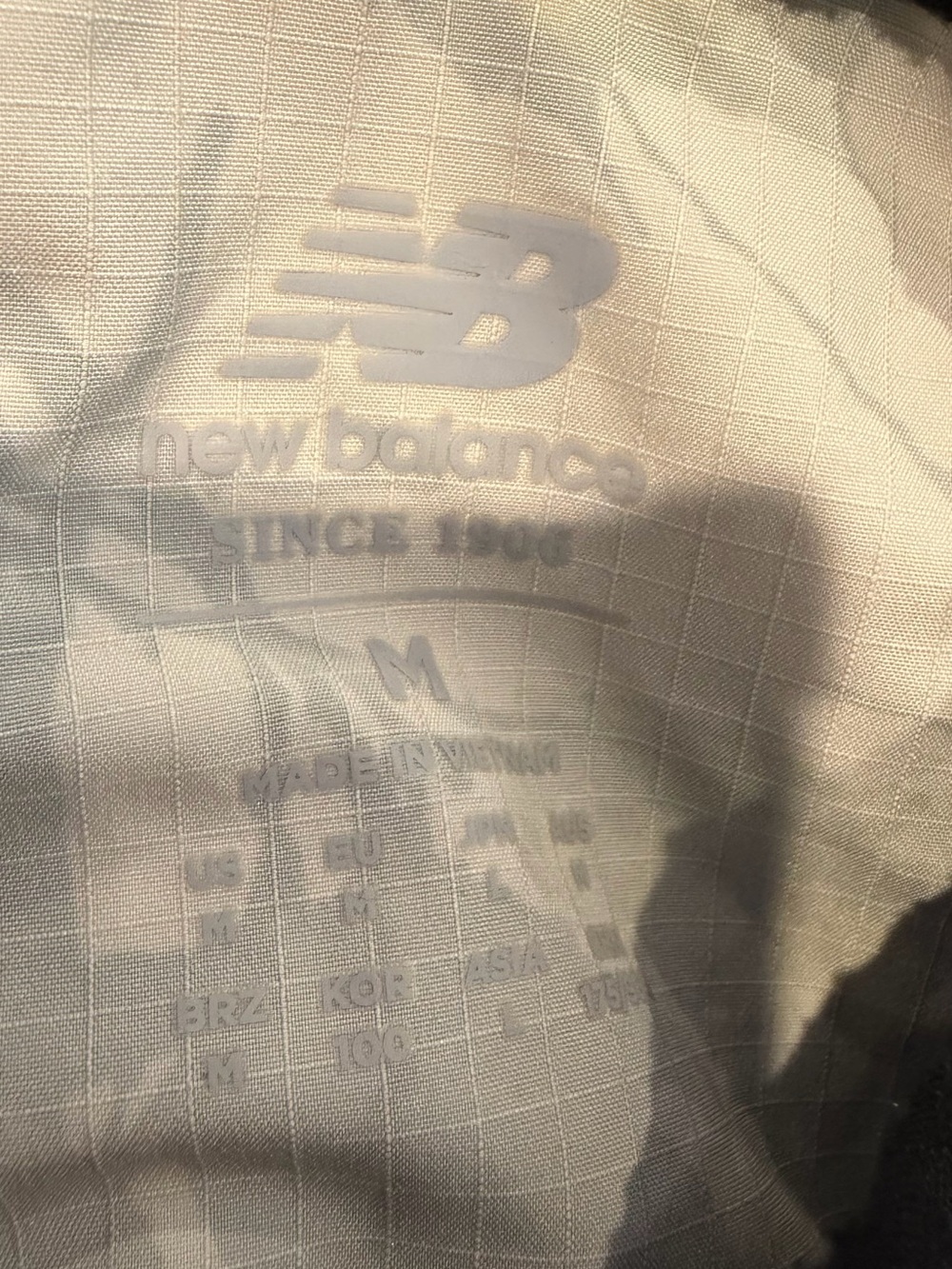 New Balance Cream Floral-Print Wind Breaker Jacket with Black Sleeve Panels - Picture 8 of 8